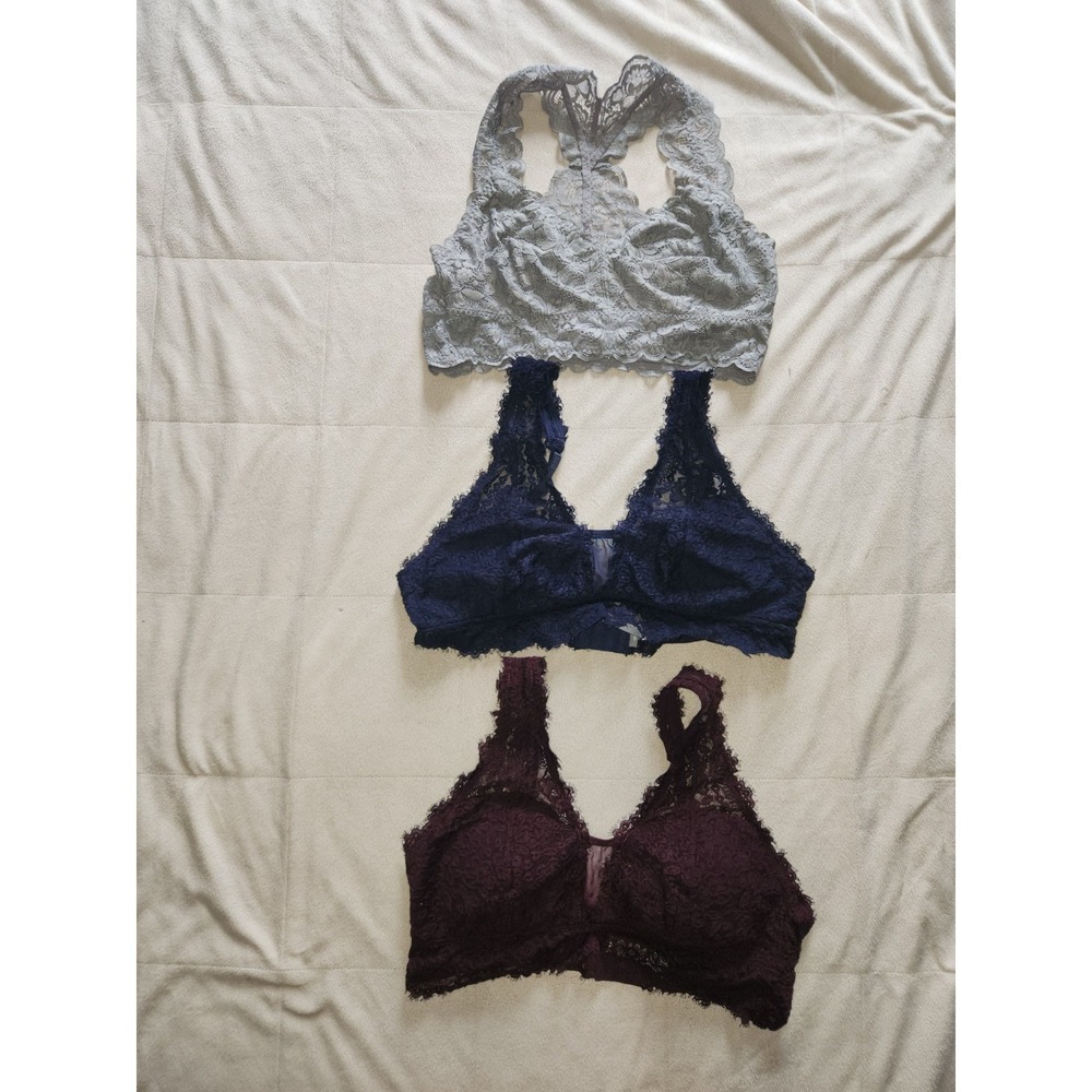 Lot of 3 Aerie + lace bralettes featuring a plunge neckline racerback Size Large